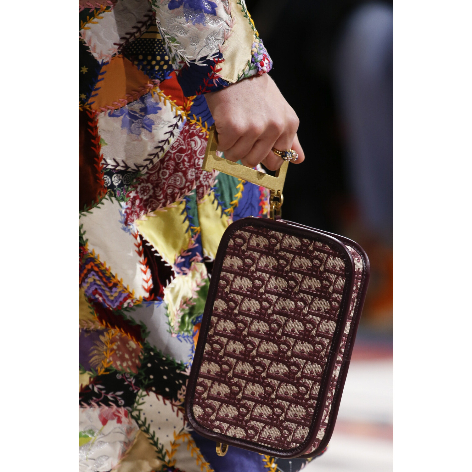 Фото Details Christian Dior , Details Dior Fall 2018 Ready-to-Wear , Детали показа Кристиан Диор , Детали показа Диор осень зима 2018 , Fashion show , неделя моды в Париже , PFW , Мария Грация Кьюри , Mainstyles